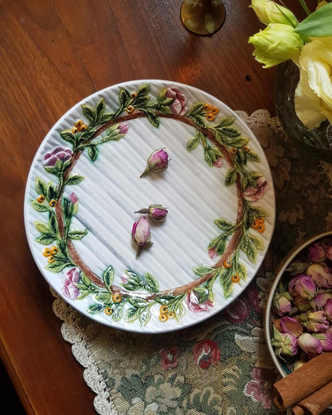 persian handicrafts provided by modjdeh zare gallery