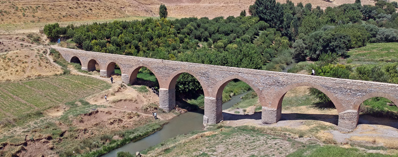 Qal'eh Hatam Bridge